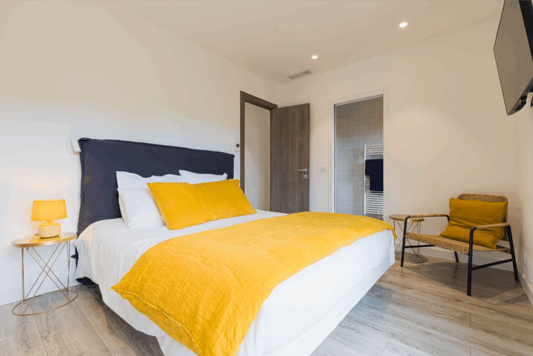 16 Suite 1 Dressing attenant a la suite principale Dominvest
